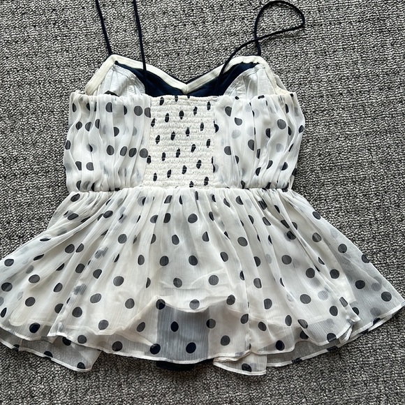 Anthropologie sz. 4 Chiffon polka dot peplum top - Picture 3 of 4